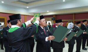 Ahmad Sudiantoro dilantik selaku Kasat Pol PP Kota Pontianak. (Foto: Kominfo/Prokopim Pontianak)
