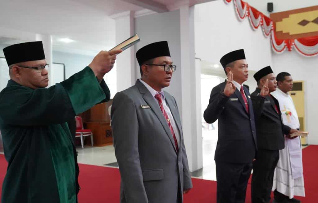 Prosesi pelantikan Pejabat Eselon II Pemkab Kapuas Hulu. (Foto: Ishaq/KalbarOnline.com)
