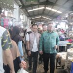 Bersama Tim Bareskrim Polri, PJ Sekda Kalbar Tinjau Ketersediaan dan Harga Sembako di Pasar Flamboyan 12