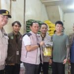 Cek Stok dan Harga Sembako, Tim Satgas Pangan Mabes Polri Kunjungi Pasar dan Gudang Penyimpanan di Pontianak 10