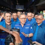 Ketua Umum Partai Amanat Nasional (PAN), Zulkifli Hasan memberikan keterangan pers di sela-sela mengunjungi Kota Pontianak, Minggu (17/12/2023). (Foto: Jauhari)