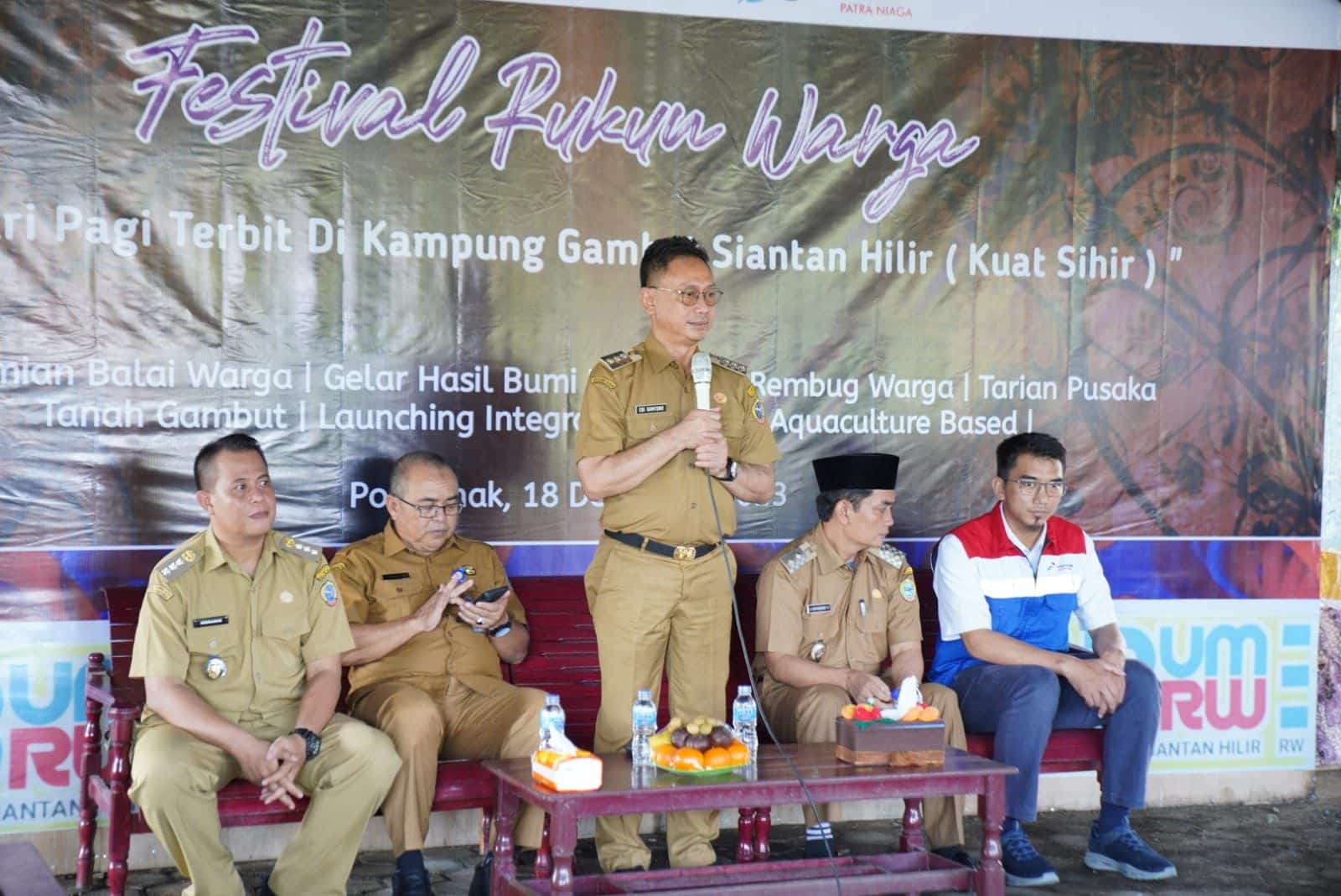 Wali Kota Pontianak, Edi Rusdi Kamtono memberikan sambutan saat meresmikan Balai Warga BUMRW 33. (Foto: Prokopim Pontianak)