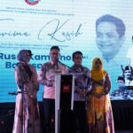 Edi Rusdi Kamtono dan Bahasan didampingi istri menyampaikan pesan dan permohonan maaf di akhir masa jabatannya selaku Wali Kota dan Wakil Wali Kota Pontianak. (Foto: Prokopim Pontianak)