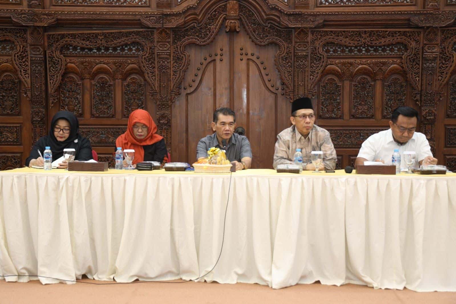 Rapat koordinasi di Aula Rumah Jabatan Wali Kota Pontianak, Jalan Abdurrahman Saleh, Selasa (26/12/2023). (Foto: Kominfo Pontianak)