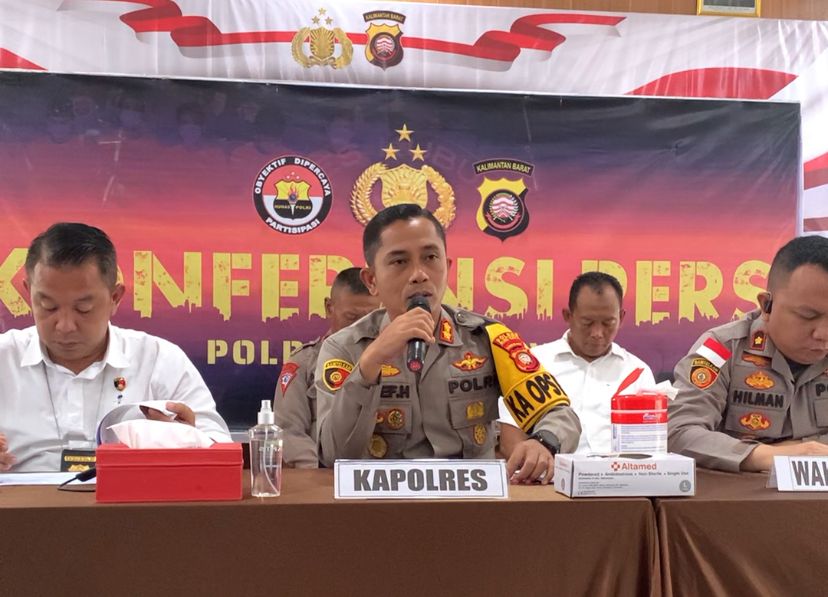Kapolres Kubu Raya, AKBP Arief Hidayat saat konferensi pers akhir tahun, Kamis (28/12/2023). (Foto: Indri)