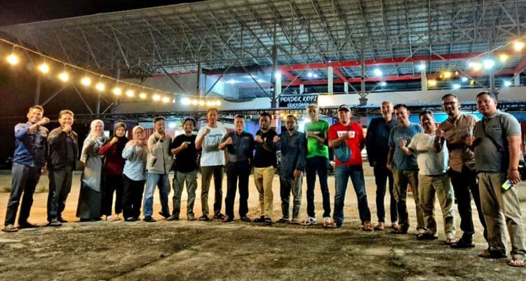 Diskominfo Kayong Utara saat meet and greet bersama para jurnalis di Kabupaten Kayong Utara, di Pasar Daerah, Pondok Kopi, Kecamatan Sukadana, Rabu (06/12/2023). (Foto: Istimewa)