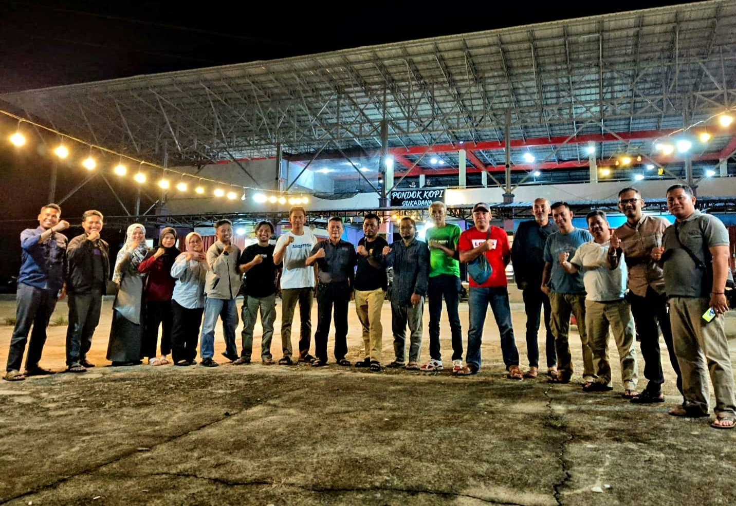 Diskominfo Kayong Utara saat meet and greet bersama para jurnalis di Kabupaten Kayong Utara, di Pasar Daerah, Pondok Kopi, Kecamatan Sukadana, Rabu (06/12/2023). (Foto: Istimewa)