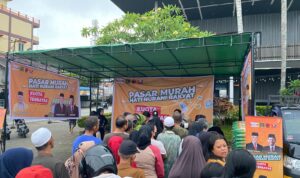 Pasar Murah Hati Nurani Rakyat Aliansi Kalbar Untuk Ganjar Mahfud bantu ringankan beban warga. (Foto: Jauhari)