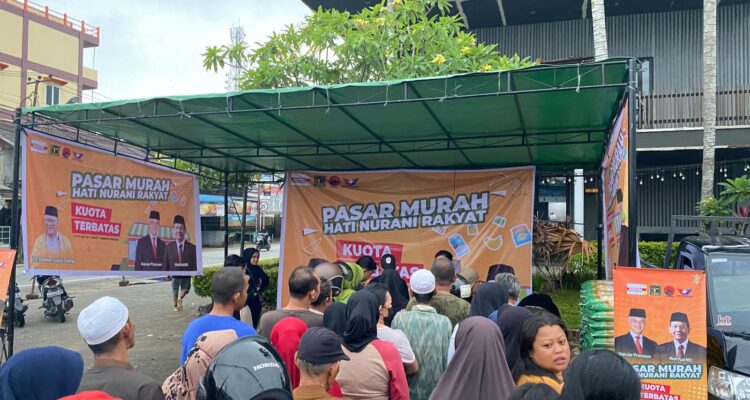 Pasar Murah Hati Nurani Rakyat Aliansi Kalbar Untuk Ganjar Mahfud bantu ringankan beban warga. (Foto: Jauhari)