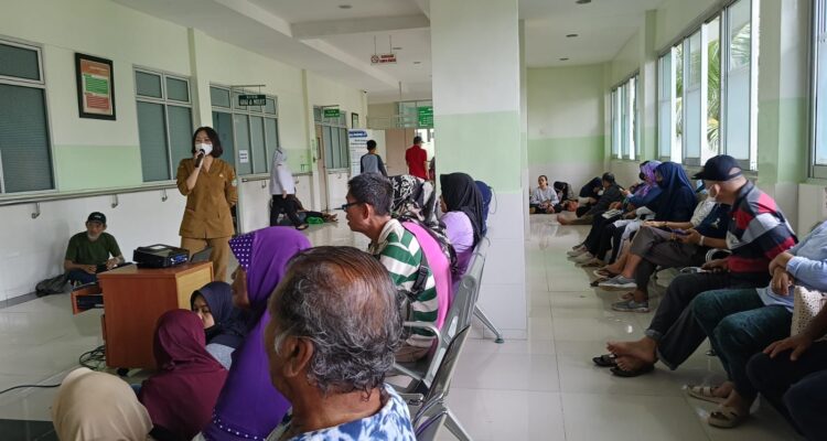Penyuluhan Pencegahan Penyakit Gigi dan Mulut di RSUD Sultan Syarif Mohamad Alkadrie Kota Pontianak, Senin (15/01/2024). (Foto: PKRS-Humas/RSUDSSMA)