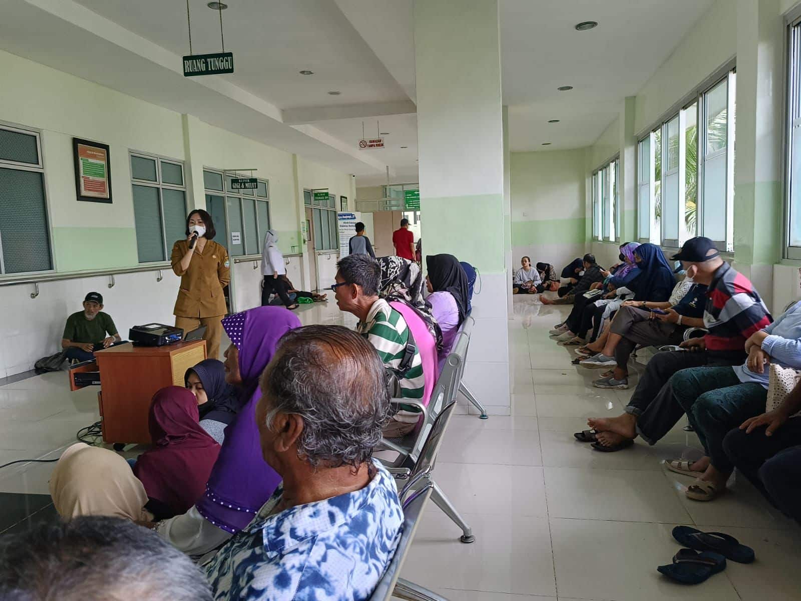 Penyuluhan Pencegahan Penyakit Gigi dan Mulut di RSUD Sultan Syarif Mohamad Alkadrie Kota Pontianak, Senin (15/01/2024). (Foto: PKRS-Humas/RSUDSSMA)