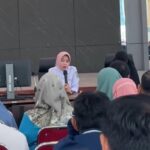 Kadisdikbud Provinsi Kalbar, Rita Hastarita saat memberikan rekon evaluasi dan pengawasan dana Bos se-Kalbar, Rabu (03/01/2024). (Foto: Jauhari)