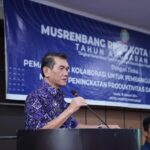 Pj Wali Kota Pontianak, Ani Sofian membuka Musrenbang Tingkat Kelurahan Tambelan Sampit Kecamatan Pontianak Timur. (Foto: Prokopim/Kominfo Pontianak)