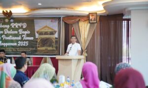 Pj Wali Kota Pontianak, Ani Sofian membuka Musrenbang di Kelurahan Dalam Bugis, Kecamatan Pontianak Timur. (Foto: Prokopim/Kominfo Pontianak)