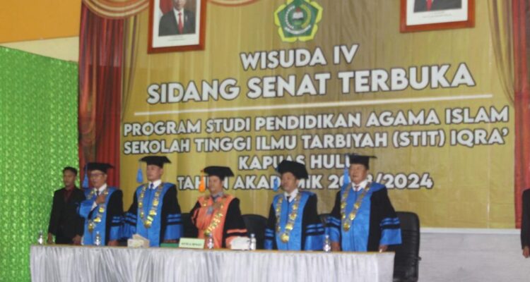Wisuda mahasiswa/mahasiswi STIT IQRA Kabupaten Kapuas Hulu. (Foto: Ishaq)