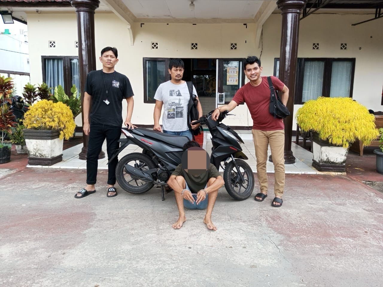 Pelaku pencurian sepeda motor di Jalan Ilham, Pontianak. (Foto: Humas Polresta Pontianak)