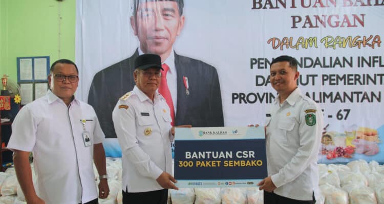 Upaya Kendalikan Inflasi di Singkawang, Harisson Serahkan Ratusan Paket Bansos dari Pusat dan Daerah 1