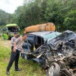 Dua Bus Saling Hantam di Jalan Trans Kalimantan, Dua Orang Tewas 14