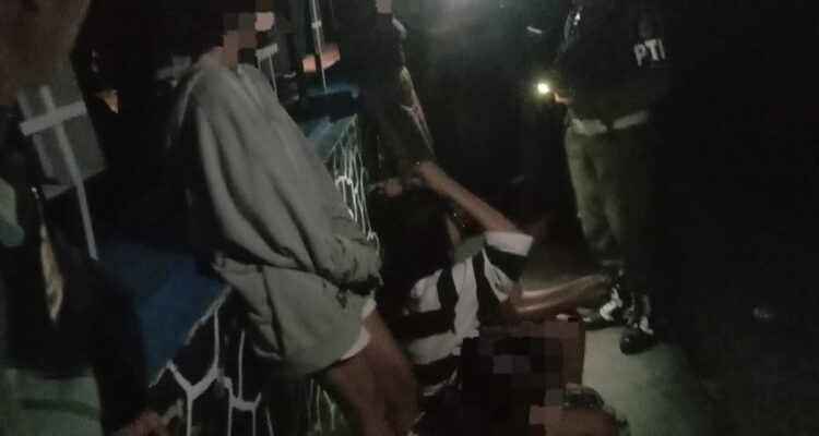 5 remaja putri diamankan Satpol PP Kapuas Hulu di lokasi Danau Nek Aun. (Foto : Pol PP KKH)