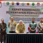 Penandatanganan Naskah Perjanjian Hibah Daerah (NPHD) Pengamanan Pilkada Tahun 2024 oleh Pj Gubernur Kalbar, Kapolda Kalbar dan Pangdam XII/Tanjungpura, di Hotel Mercure Pontianak, Selasa (06/02/2024). (Foto: Indri)