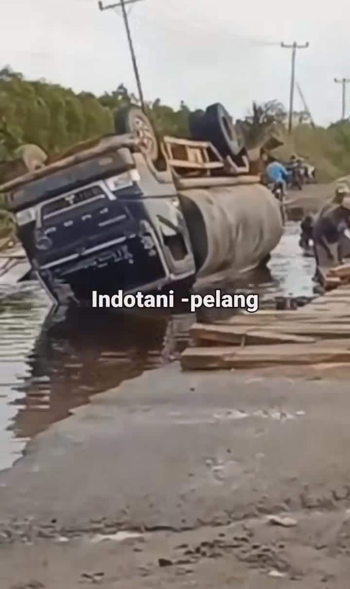 Kondisi Jalan Pelang - Tumbang Titi Ketapang. (Foto: Adi LC)