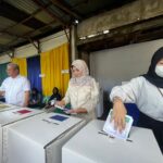 Salurkan Hak Pilih Bersama Istri dan Anak, Pj Gubernur Kalbar Harap Partisipasi Pemilih Meningkat 13