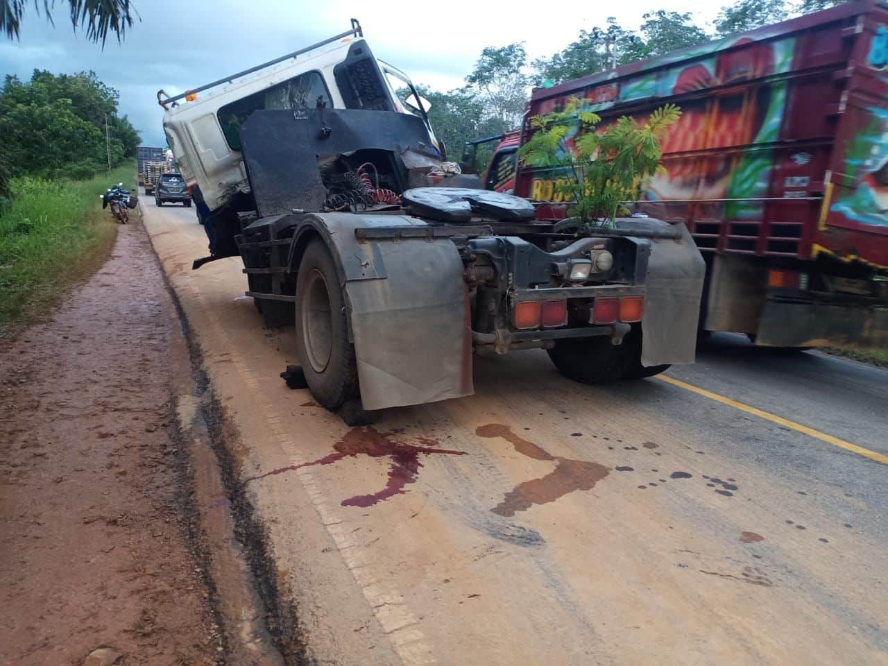 Kondisi kendaraan pasca kecelakaan lalu lintas di Jalan Trans Kalimantan. (Foto: Humas Polres Kubu Raya)