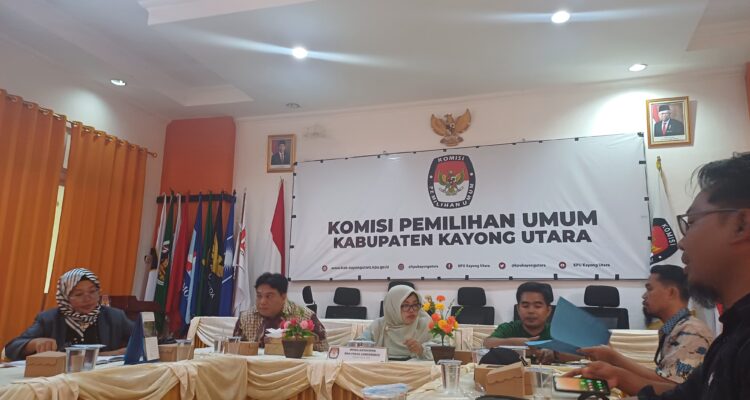 Komisi Pemilihan Umum (KPU) Kayong Utara menggelar konferensi pers, di Aula KPU Kayong Utara, pada Kamis (22/2/2024). (Foto: Santo)