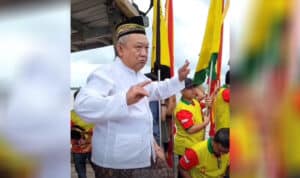 Cuplikan video viral tatung mengenakan pakaian bernuansa islami di Kecamatan Pemangkat Kabupaten Sambas. (Foto: Tangkapan layar video Facebook)