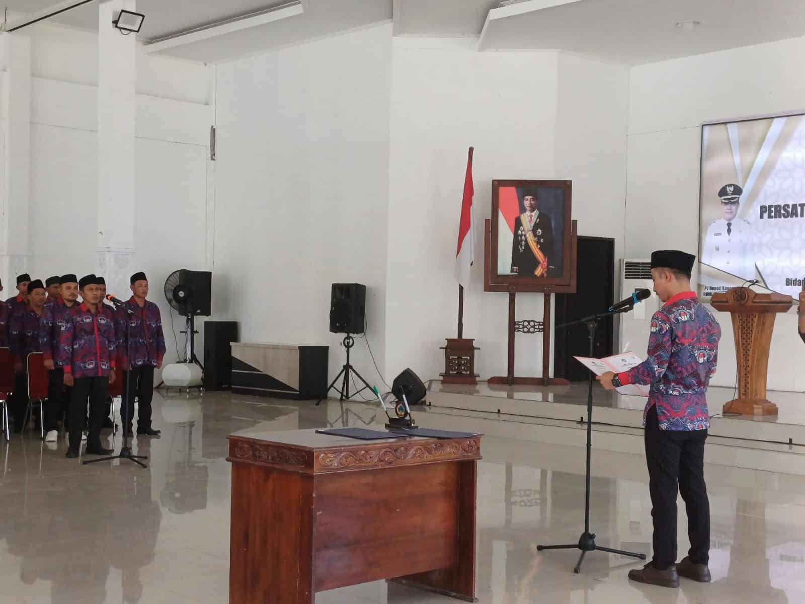Pengukuhan pengurus Persatuan Perangkat Desa Indonesia (PPDI) Kabupaten Kayong Utara masa bakti 2023 - 2028, di Aula Istana Rakyat, pada Jumat (23/02/2024). (Foto: Santo)