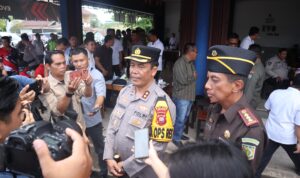 Ratusan Personel TNI-Polri Jaga Ketat Rapat Pleno Penghitungan Suara Tingkat Kabupaten Sekadau  2