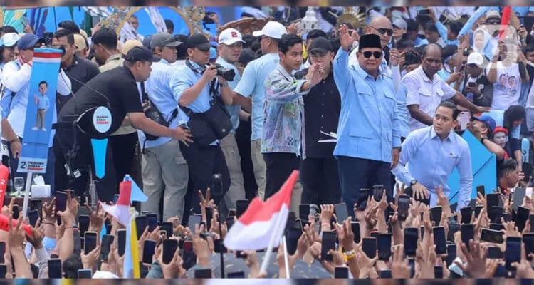 Kampanye Akbar Prabowo-Gibran di GBK Membludak