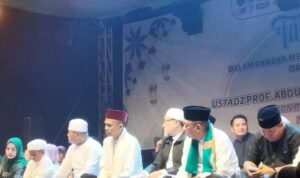 Mantan Gubernur Sutarmidji Hanyut bersama Ribuan Jamaah Tabligh Akbar UAS di Melawi 3