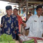 Pj Bupati Kubu Raya Sidak Pasar Tradisional, Pastikan Ketersediaan Sembako Jelang Ramadhan 19