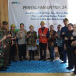 Bupati Fransiskus bersama PLN Resmikan Listrik di 7 Desa Wilayah Lintas Utara Kabupaten Kapuas Hulu 20