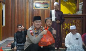 Kapolres dan Wakil Bupati Kapuas Hulu Safari Ramadhan di Desa Seluan 8