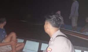 Pria Paruh Baya Dikabarkan Tenggelam, Polisi dan Masyarakat Batu Dulang Sibuk Susuri Sungai Kapuas 8
