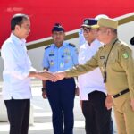 Tiba di Singkawang, Presiden Jokowi Disambut Prosesi Adat Tepung Tawar 17