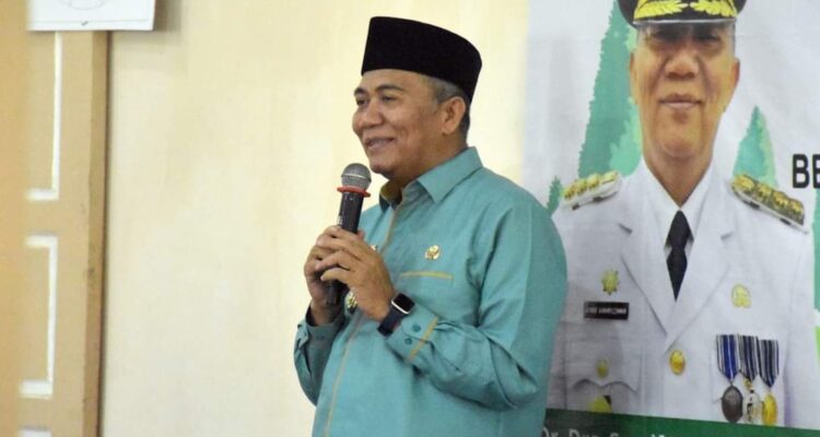 Safari Ramadhan ke Kuala Mandor B, Pj Bupati Kubu Raya Serahkan Bansos hingga Perlengkapan Shalat 1
