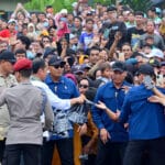 Warga Kabupaten Sekadau Sambut Antusias Sambut Kedatangan Jokowi 13