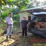 PT Alao Kuning Berikan Bantuan Korban Banjir di Desa Sebunga Sajingan Besar 8