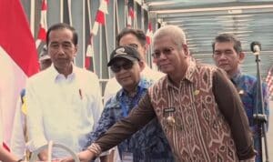 Pj Gubernur Kalbar Harisson saat mendampingi Presiden Jokowi meresmikan duplikasi Jembatan Kapuas 1 Pontianak / Tol Pontianak - Singkawang