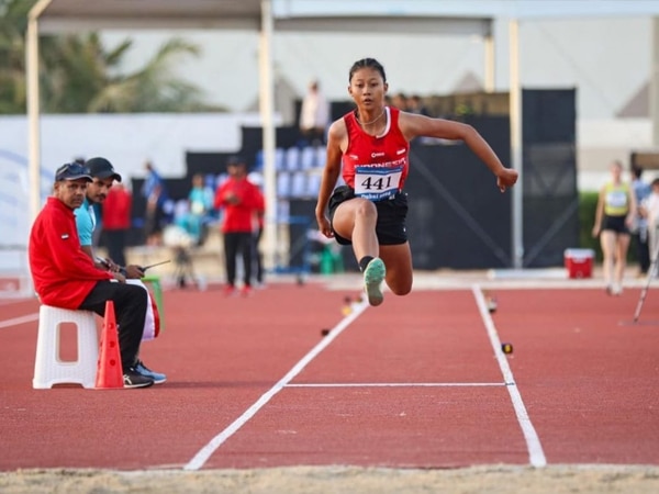 Atlet PPLP Kalbar, Katyea Ebri Safitri menjalani kejuaraan Atletik Asia U20 di Dubai