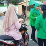 Koramil Batang Lupar bersama Persit KCK Ranting IV Berbagi Takjil Ramadhan ke Masyarakat  18
