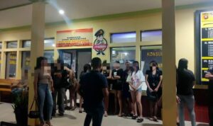 Operasi Pekat, Polisi Amankan Puluhan Wanita Penjaga Cafe Remang-remang Rangga Sentap Ketapang 8