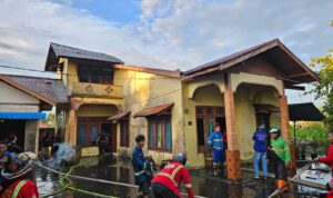 Rumah Terbakar di Gang Asaka, Polisi: Diduga Dibakar Pemilik Sendiri 9