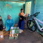 Windy Tunaikan Janji Beri Bantuan Sepeda Untuk Anak Penggali Kubur 24