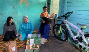 Windy Tunaikan Janji Beri Bantuan Sepeda Untuk Anak Penggali Kubur 9