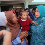 Windy Serahkan Bantuan ke Anak Stunting, Bertemu Anak Bibir Sumbing dan Anak Tanpa Anus di Siantan Hilir 27