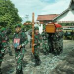 Kasdim Putussibau Pimpin Upacara Persemayaman Militer Pelda Beong di TMP Manalo Marajuang 23